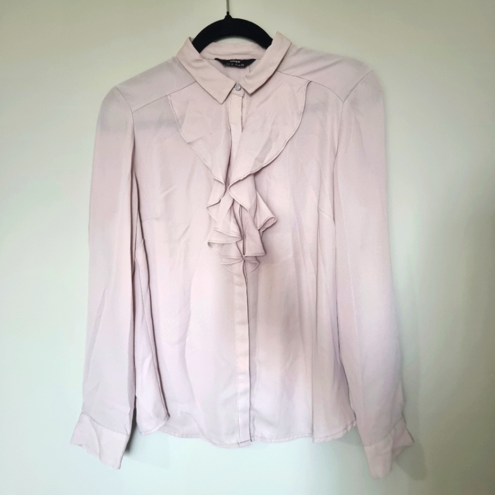 Elegant formal shirt with ruffles detail